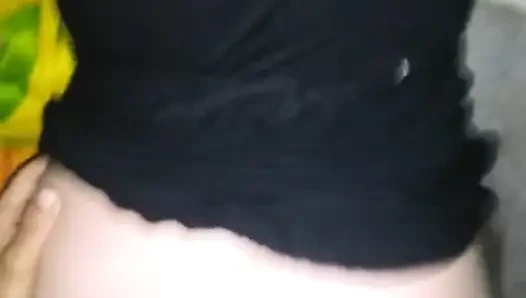 Meine freundin mit einem kleid im vierer im bett 2