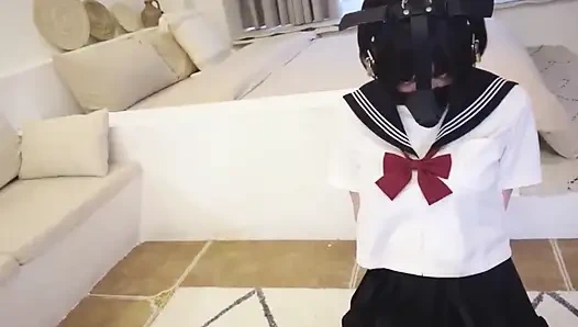 In Jk-kleidung gekleidet wird gefesselt und ausgepeitscht