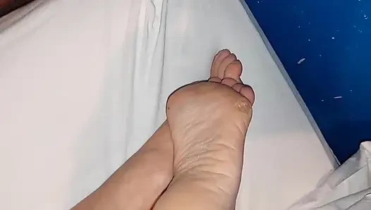 Olgun sarışın eş arada seksten hoşlanır