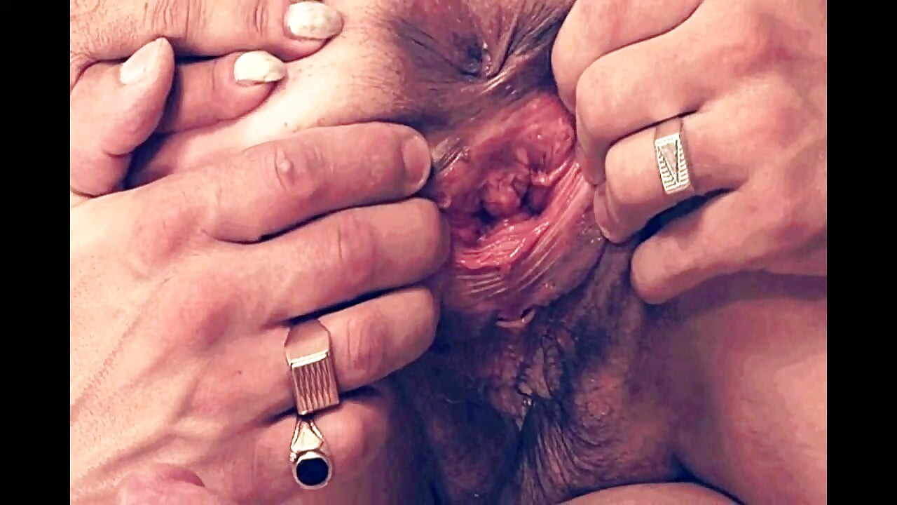 Толстую старуху с волосатой киской трахнул молодой мужчина с большим жестким членом