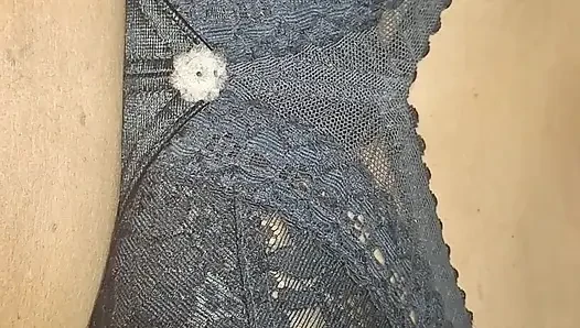 ibu tiri di rumah memakai saree