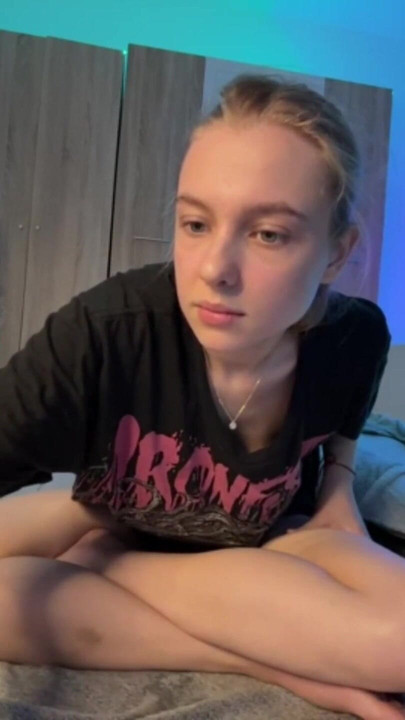 น้ําหีแตกใส่หน้าและเย็ดแปรงสีฟัน คลิป 1