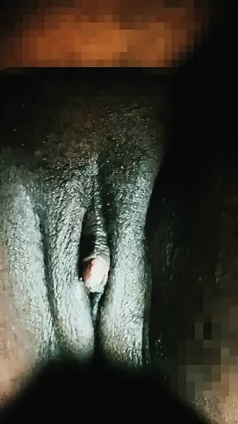 SweetAngles。熟女抚摸她湿漉漉的阴户