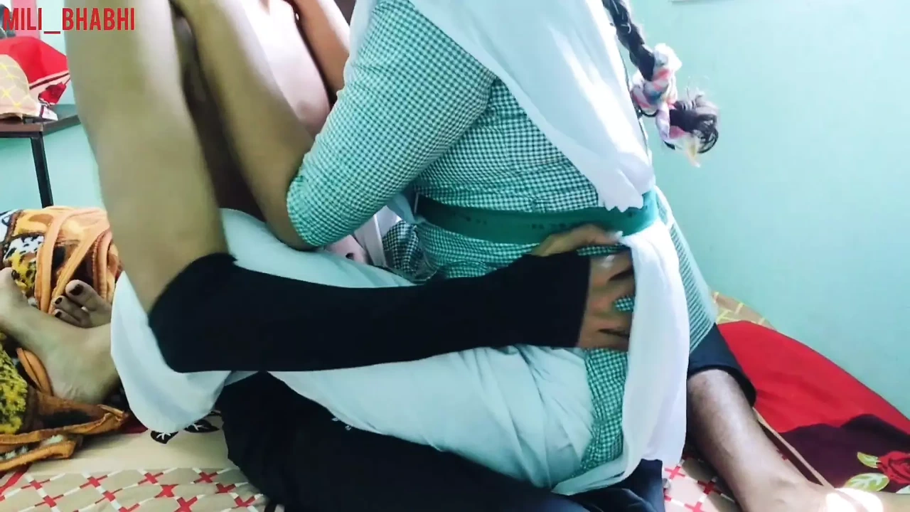 Indian 18_year_Student_Girl bunk her Class for give her virginity to her Boyfriend