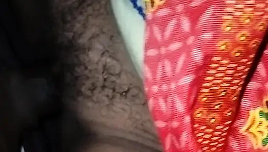 Die dünne schwägerin hatte viel spaß mit einer 15-Zoll-Dicke. desi heißes bhabhi