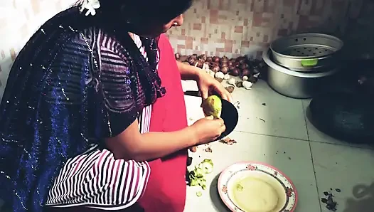 Beautiful Maid bhabhi first Interview Sex! Indian Sex  Bhabhi ne Apne devar ko Apne room mein Bulaya sex ke liye jab unke pati Ghar per