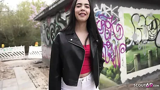 German scout - kubera fortuna si gadis latina dengan toket kecil dan langsing di ruangan casting bokep pertamanya
