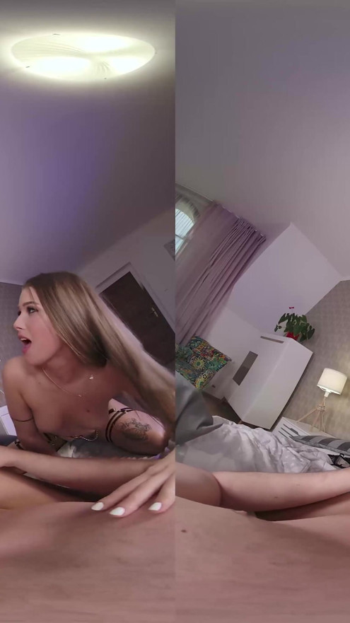 Olivia Sparkle et Athenea Rose, 18VR, sont inséparables même quand il s’agit de baiser | Clip 3