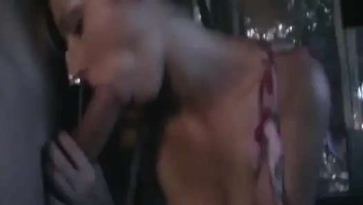 Sarışın hatun ıslak otobüs sikişi festivalinde genişliyor