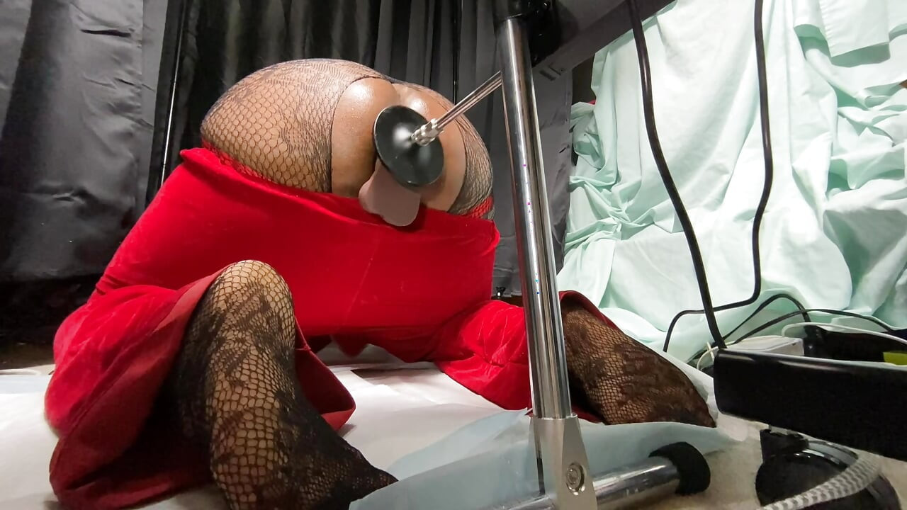 बड़े बुलबुले बट सांता क्रिसमस के वर्तमान के लिए प्रोस्टेट कामोत्ताप होने तक बड़े सेक्स मशीन डिल्डो द्वारा गड़बड़ हो जाता है