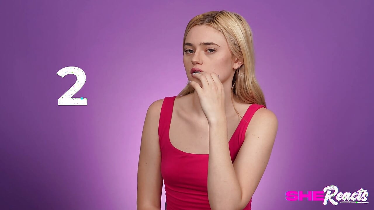SheReacts - les amantes de bite Serena Hill et Gracey Snow se moquent de micro-pénis