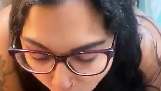 Глубокая глотка большого черного члена с азиатской толстушкой