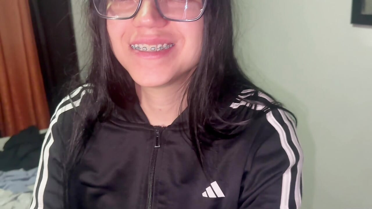 Mi prima colombiana me está acompañándome a casa