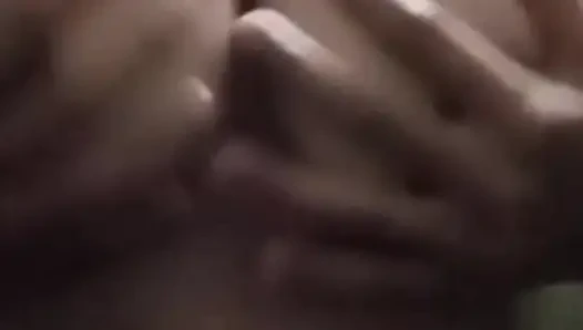 "Tatlım, duş alacağım, gel ve meme uçlarımı em."