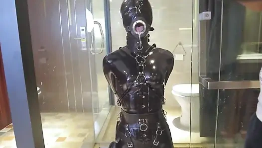 Mz20 - lateks kıyafetli kız cam odada kilitli