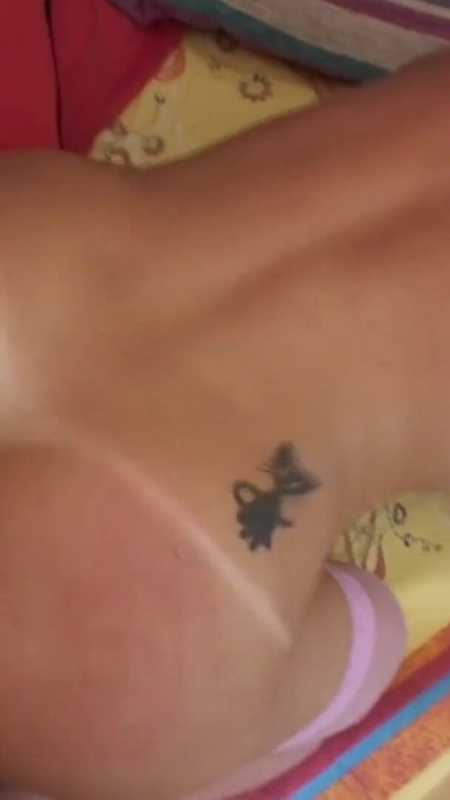 Iconic moment from "Mulher Jovem aceita Sexo em troca de $ para fazer a sua viagem de sonho"