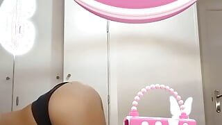 ---UNBELIEVABLE MASTURBATION SOLO WITH CURVY---