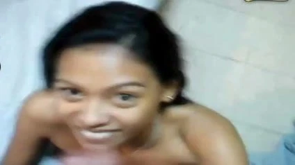 Cute Filipina Facial - ins Gesicht gespritzt