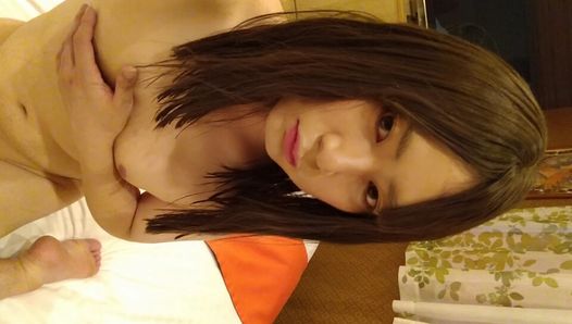 Un travesti japonais se masturbe