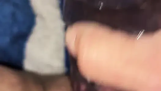 Tante seksi lagi asik muasin memeknya pakai dildo sampai muncrat sendirian