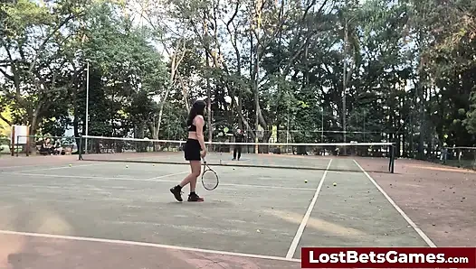 Fibromyalgie und Igor nehmen ihr strip-tennis-spiel draußen