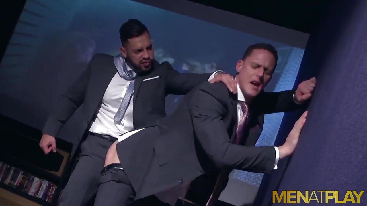 MENATPLAY - Muscular Ivan Gregory anal fucked by Viktor Rom