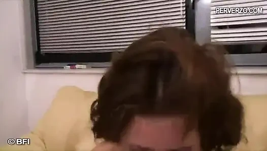 Marina mendapat anal dan fisting