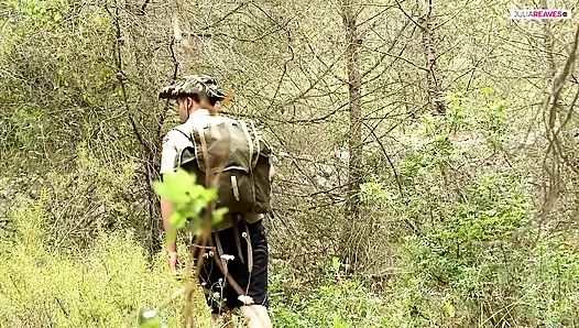 Ormandaki vahşi kadın onunla sikiştiğim zaman yaşamama izin veriyor
