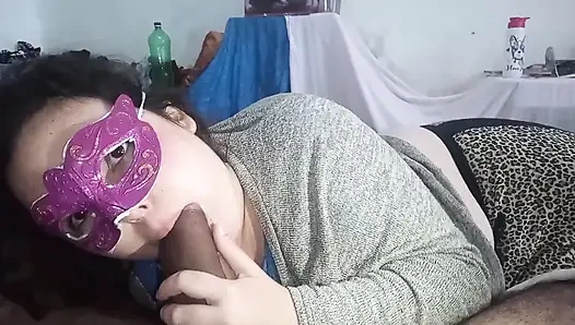 Memulai suami cuckold untuk melihatku melakukan oral pada kontol monster