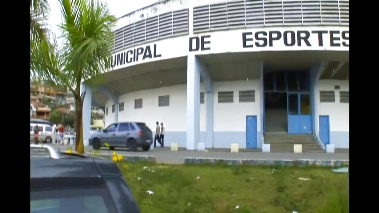 彼は彼のお尻に大きなコックが大好きです