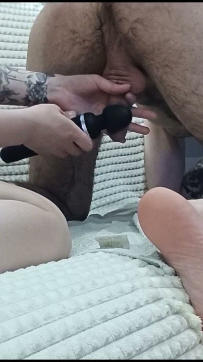 Traire une queue avec un vibromasseur | Clip 1