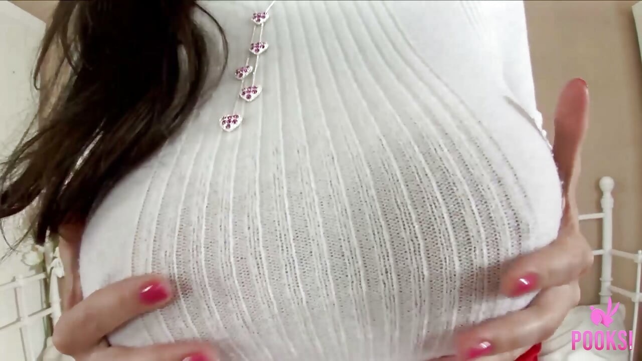 Margaret W Spreads Her Pussy Wide On The Heart-Print Bedding!