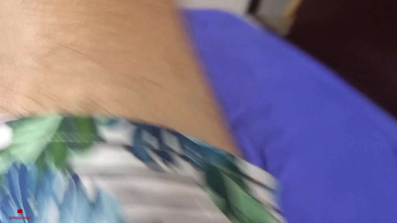 無邪気な顔をした義理の妹は、私に素晴らしいオーラルをさせてほしいと頼みます