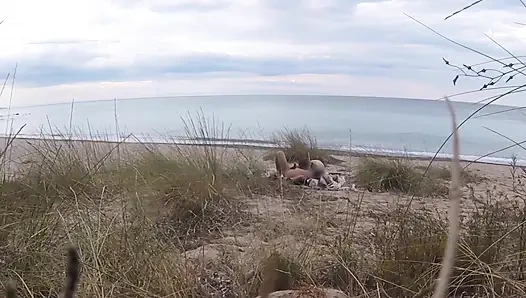 Bu guru perancis yang nakal nyepong kontol amatir di depan pantai sambil bugil sampai dicrot sperma - misscreamy