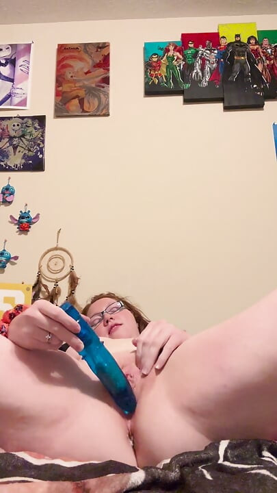 Amateur Ginger Beauty Masturbates in Bed for the First Time with Big Squirt