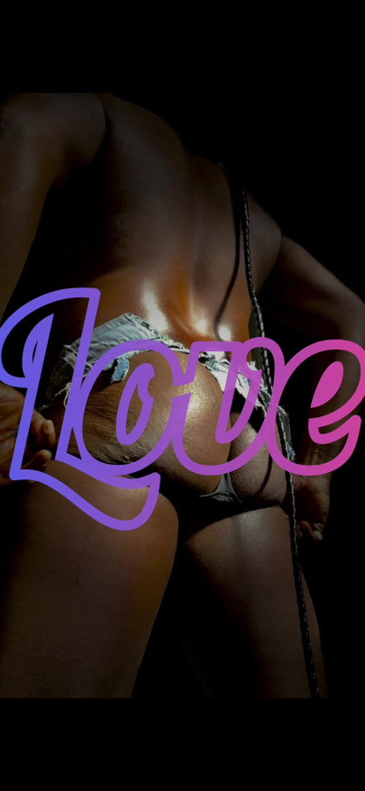 Zenci kadın kılıklının içine boşalması gerekiyor