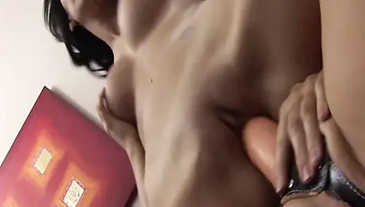Adegan 3_busty teman lesbian yang berkelas mencoba strap-on baru mereka bersama-sama