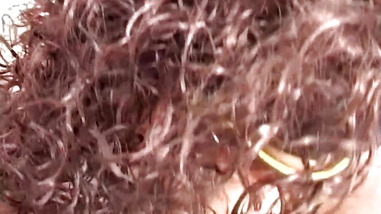 Skinny milf banged in amateur threesome