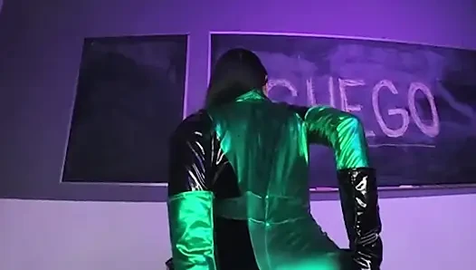 Vrcosplayx - kamu pengen jadi supervillain, kamu perlu belajar hal-hal mesok dari alex coal sebagai shego bagian 2