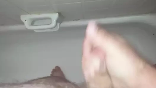 Boşalana kadar sikimi sıvazlıyorum