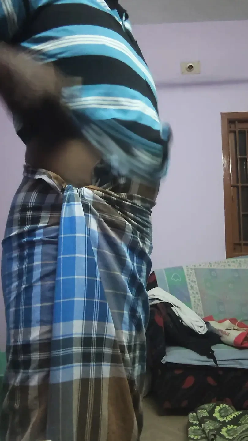 Indian tamil mature man mastrubation in the house