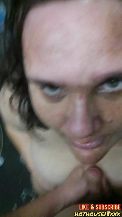 Oförglömligt ögonblick från "Ssbbw milf sitter på kuk, suger det och knullas hårt bakifrån, stönar och få sperma på henne"