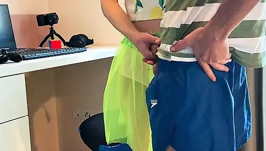 Üvey baba yanlışlıkla üvey kızını üvey kızını hamile bırakan bir karısıyla karıştırır.