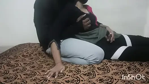Meena Bhabhi Enjoying Romantice Sex with Husband Friend