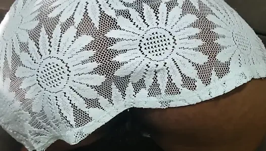 Çılgın götlü uzun boylu tombul güzellik neredeyse yakalanıyor - kaçıramayacağın azdırma anları