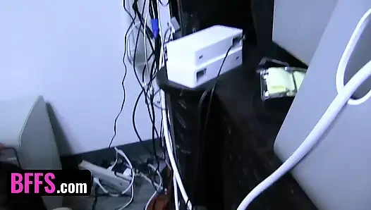 Cyber-schlampen werden bestraft