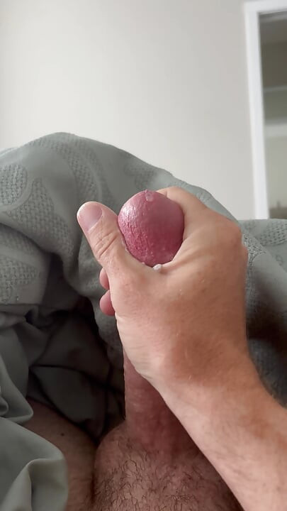 Предэяк-сперма используется в качестве смазки для большого члена