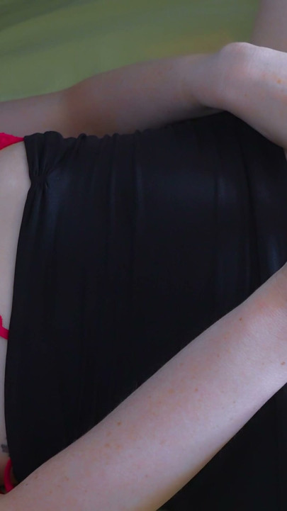 Mükemmel memeli soluk orta yaşlı seksi kadın sihirli parmakla parmaklanıyor ve yoğun bir orgazm için magicwan kullanıyor | Klip 2