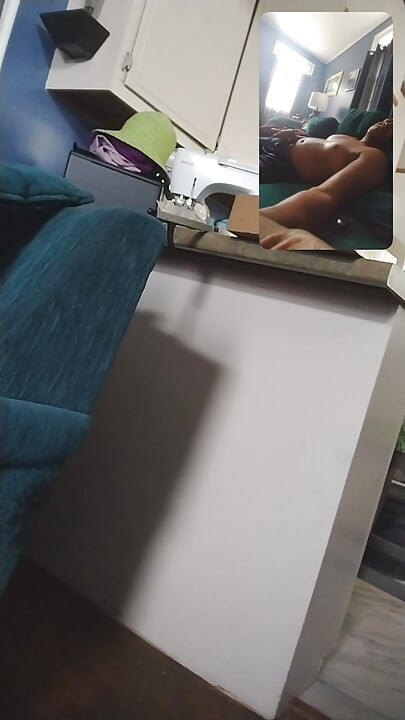 我仍然幸福地与一个社区荡妇结婚，并且和她是朋友
