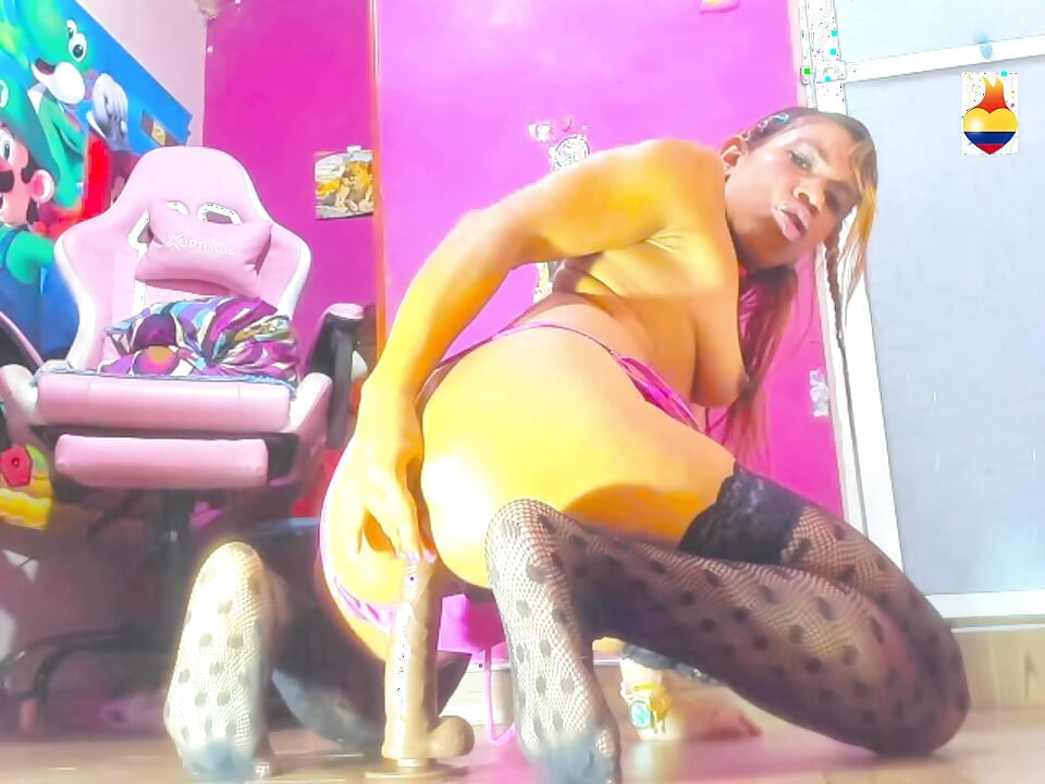 肛门潮吹我甜美的爱人深深地操我的小穴，让我凝块非常湿润的爸爸 第2部分